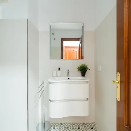 House In Palmas Near Playa De Canteras Tatil Evi
